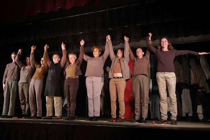 Salut de la troupe à la fin du spectacle